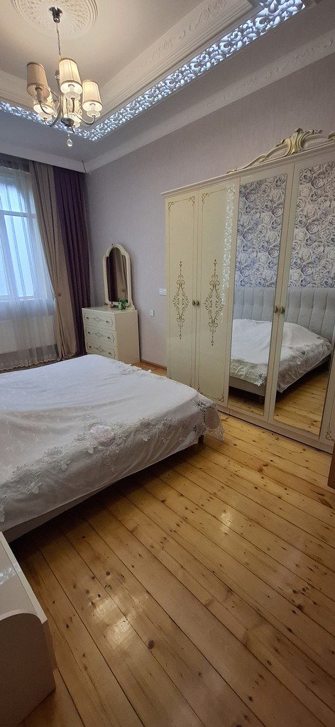 Kirayə verilir 4 otaqlı köhnə tikili, 120 m², Gəncə-8