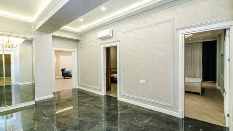 Kirayə verilir 4 otaqlı yeni tikili, 220 m², İçərişəhər m.-15