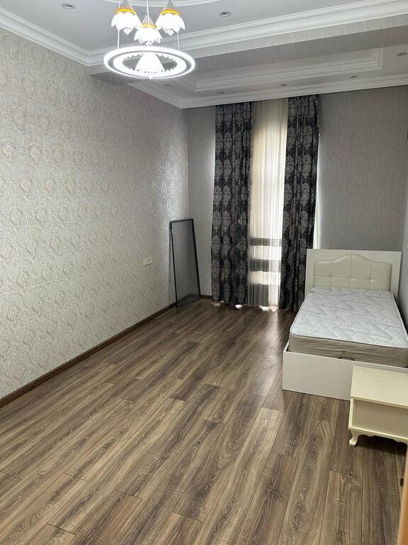 Kirayə verilir 3 otaqlı yeni tikili, 100 m², 28 May m.-3