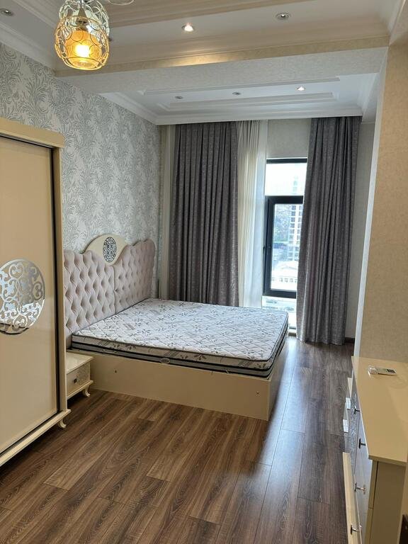 Kirayə verilir 3 otaqlı yeni tikili, 100 m², 28 May m.-9