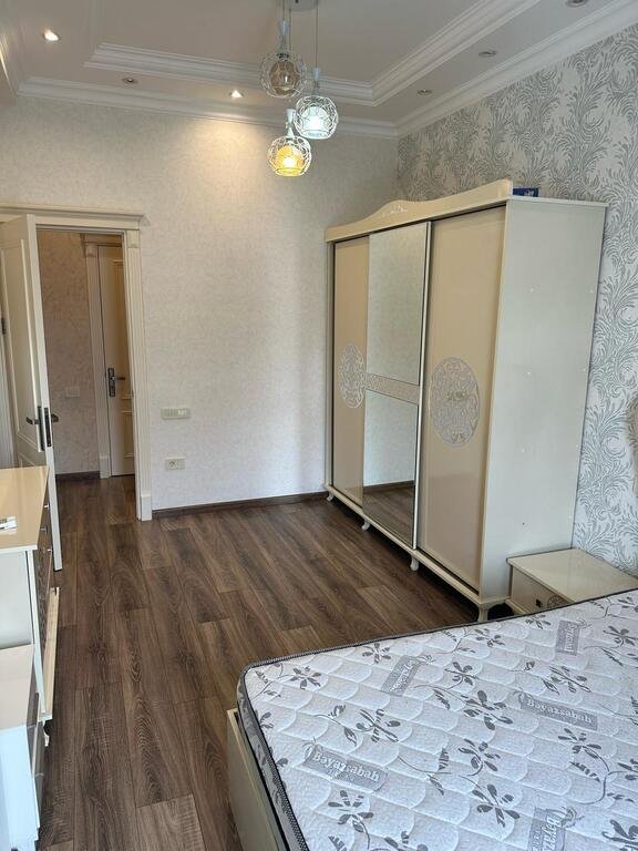 Kirayə verilir 3 otaqlı yeni tikili, 100 m², 28 May m.-10