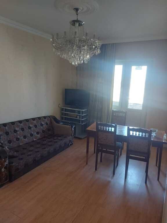 Kirayə verilir 3 otaqlı köhnə tikili, 80 m², İnşaatçılar m.-1