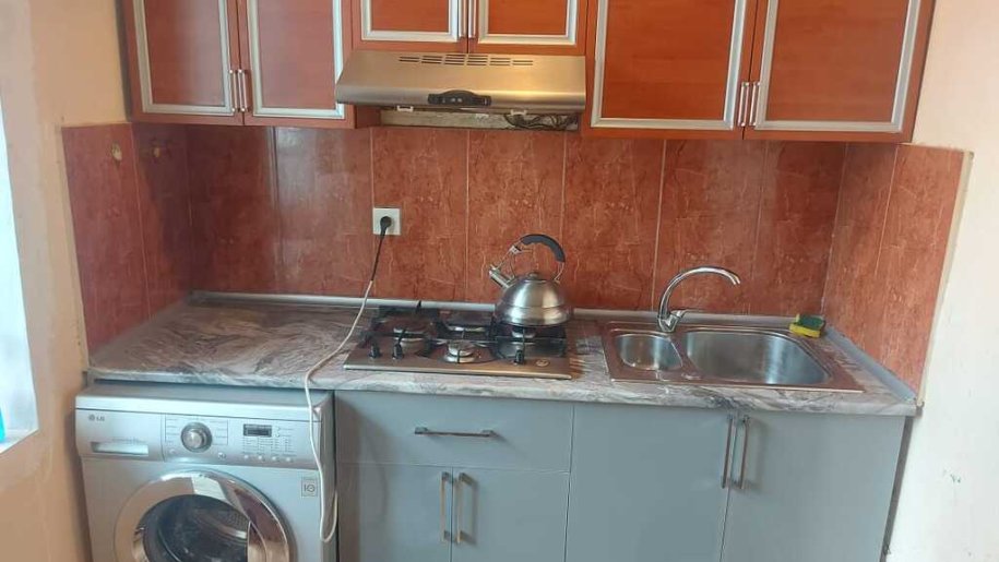 Kirayə verilir 3 otaqlı köhnə tikili, 80 m², İnşaatçılar m.-6
