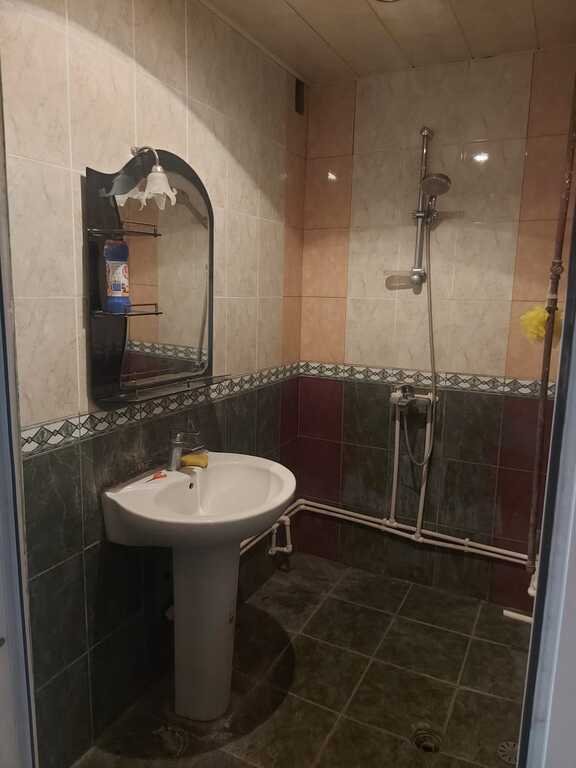Kirayə verilir 3 otaqlı köhnə tikili, 80 m², İnşaatçılar m.-8