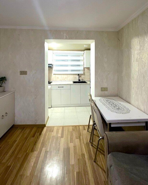 Kirayə verilir 2 otaqlı köhnə tikili, 45 m², İnşaatçılar m.-1