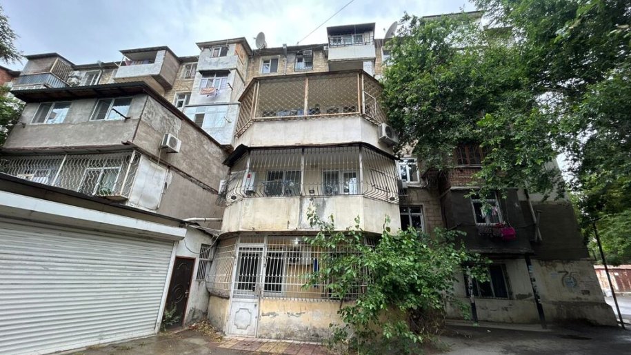 Satılır 4 otaqlı köhnə tikili, 100 m², İnşaatçılar m.-1