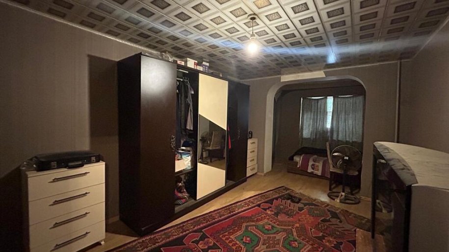 Satılır 4 otaqlı köhnə tikili, 100 m², İnşaatçılar m.-11