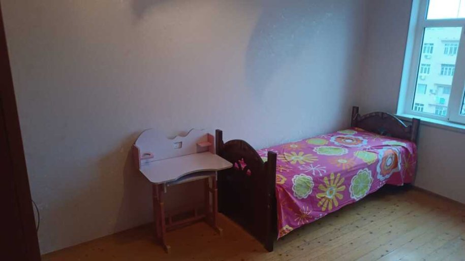Kirayə verilir 3 otaqlı köhnə tikili, 65 m², Azadlıq Prospekti m.-10