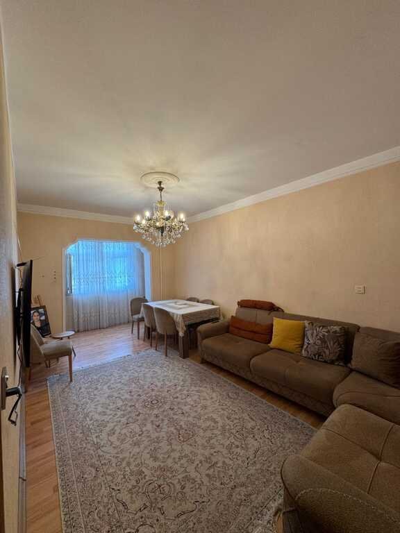 Satılır 3 otaqlı köhnə tikili, 90 m², Xalqlar dostluğu m.-1