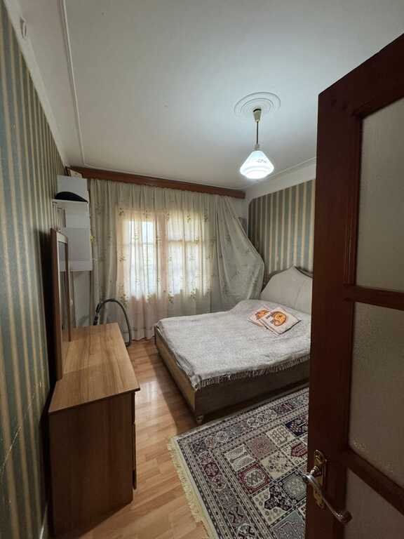 Satılır 3 otaqlı köhnə tikili, 90 m², Xalqlar dostluğu m.-2