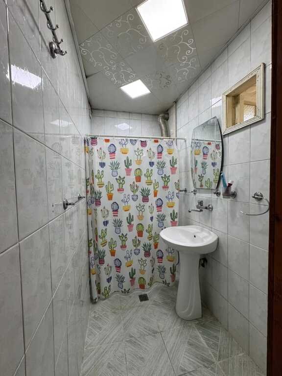 Satılır 3 otaqlı köhnə tikili, 90 m², Xalqlar dostluğu m.-5
