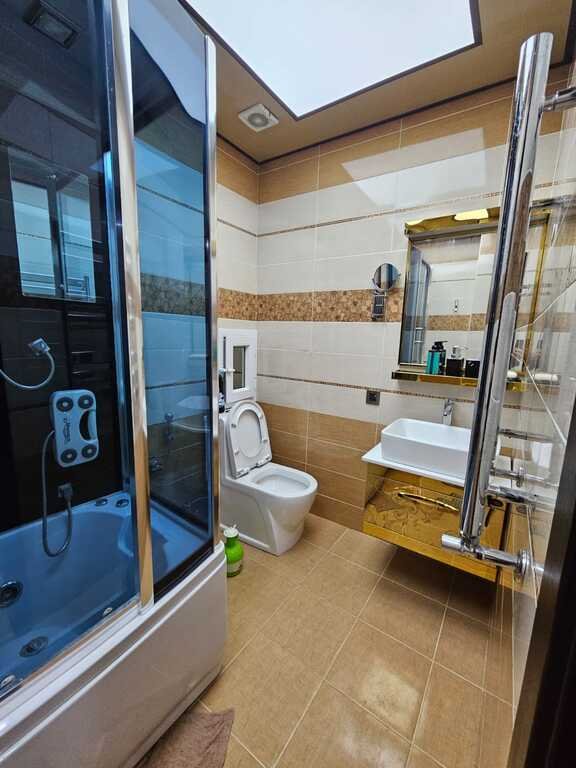 Satılır 4 otaqlı yeni tikili, 143 m², İnşaatçılar m.-9