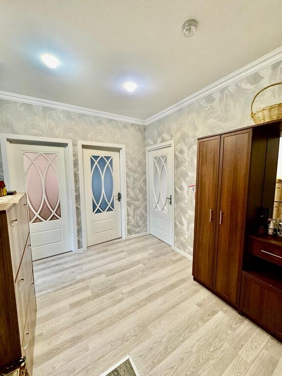 Satılır 4 otaqlı köhnə tikili, 100 m², İnşaatçılar m.-9