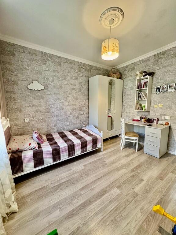 Satılır 4 otaqlı köhnə tikili, 100 m², İnşaatçılar m.-11