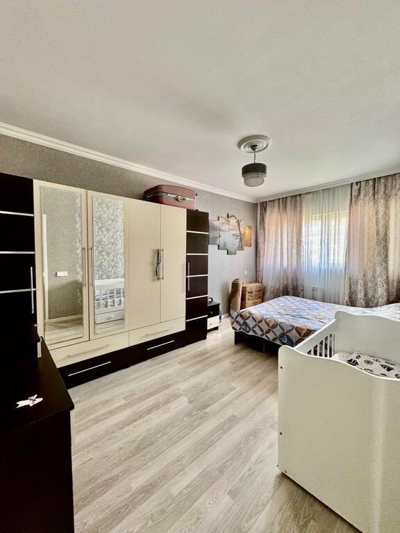 Satılır 4 otaqlı köhnə tikili, 100 m², İnşaatçılar m.-15