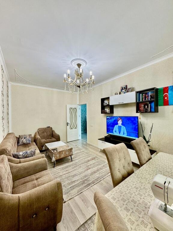 Satılır 4 otaqlı köhnə tikili, 100 m², İnşaatçılar m.-18