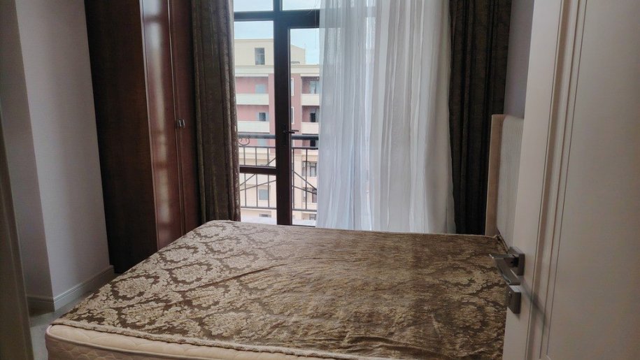Kirayə verilir 3 otaqlı yeni tikili, 140 m², 28 May m.-10
