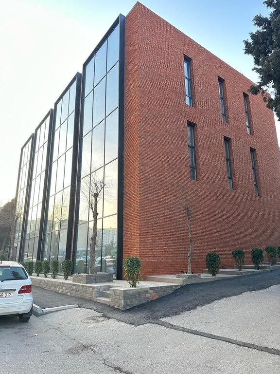 270 m<sup>2</sup> obyekt satılır, Xətai m.-1