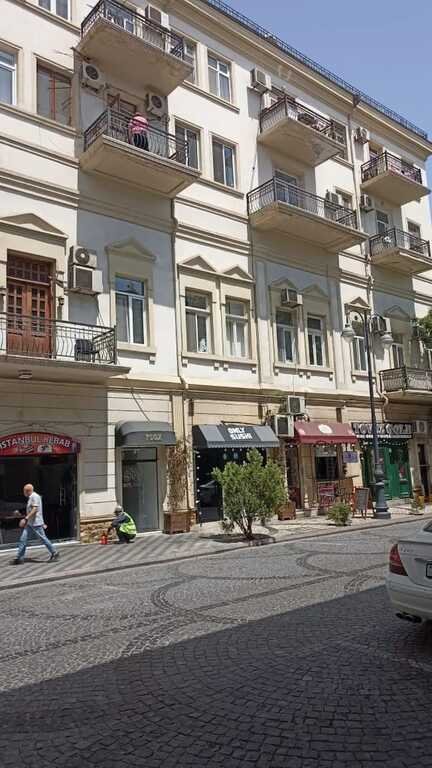 Satılır 2 otaqlı köhnə tikili, 55 m², İçərişəhər m.-17