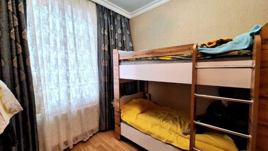 Satılır 3 otaqlı köhnə tikili, 65 m², Qara Qarayev m.-5