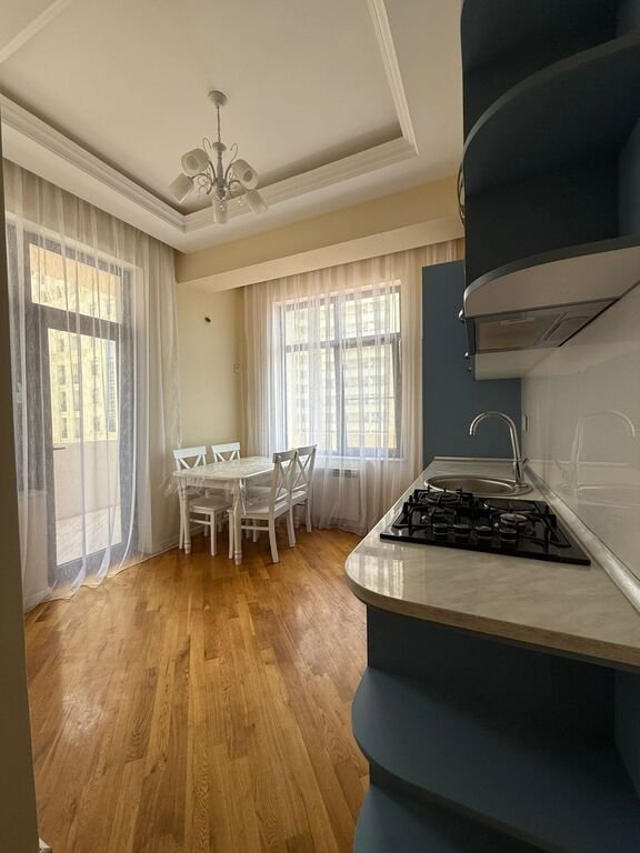Kirayə verilir 3 otaqlı yeni tikili, 100 m², 28 May m.-1