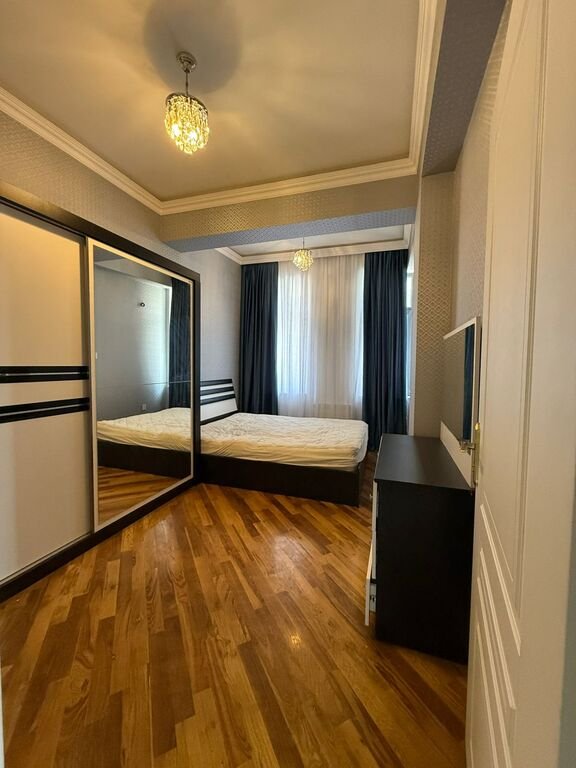 Kirayə verilir 3 otaqlı yeni tikili, 100 m², 28 May m.-4