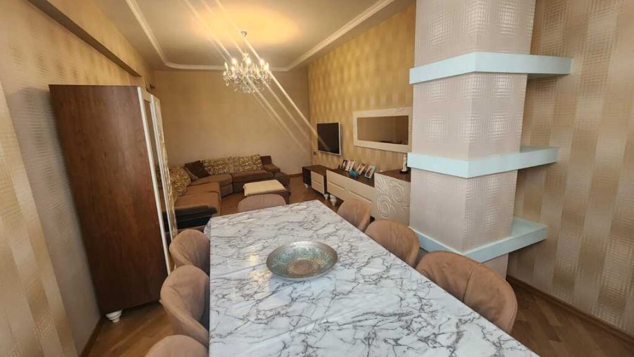Satılır 3 otaqlı yeni tikili, 110 m², İnşaatçılar m.-1