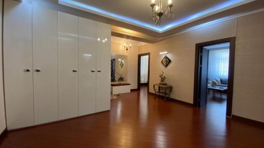Satılır 3 otaqlı yeni tikili, 140 m², Gənclik m.-11