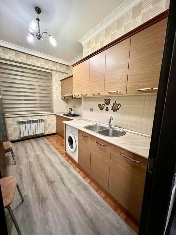 Kirayə verilir 3 otaqlı yeni tikili, 125 m², İnşaatçılar m.-8