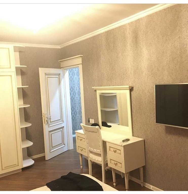 Kirayə verilir 3 otaqlı köhnə tikili, 100 m², Elmlər Akademiyası m.-3