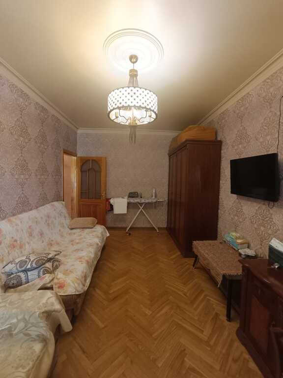 Satılır 3 otaqlı köhnə tikili, 85 m², 8-ci mikrorayon-8