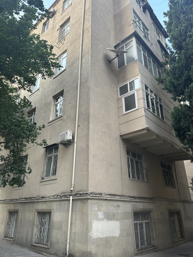 55 m<sup>2</sup> ofis icarəyə verilir, 28 May m.-3