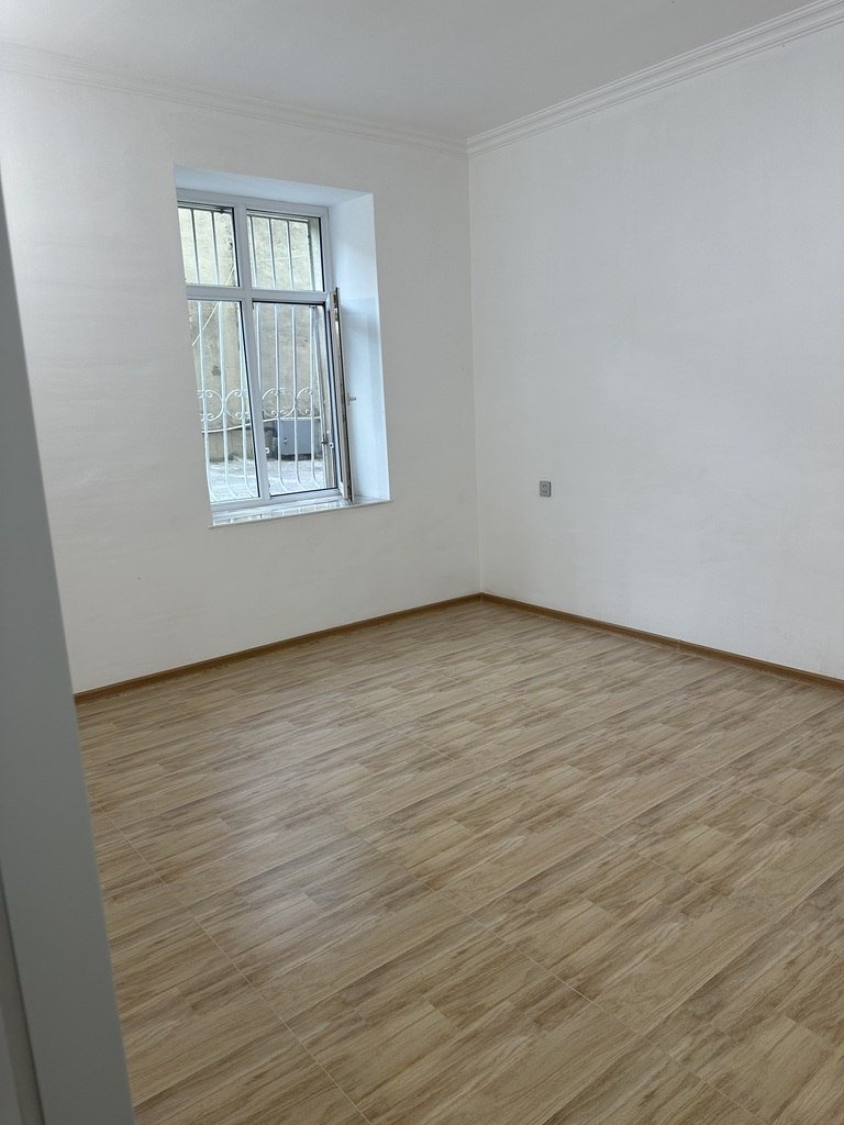 55 m<sup>2</sup> ofis icarəyə verilir, 28 May m.-7