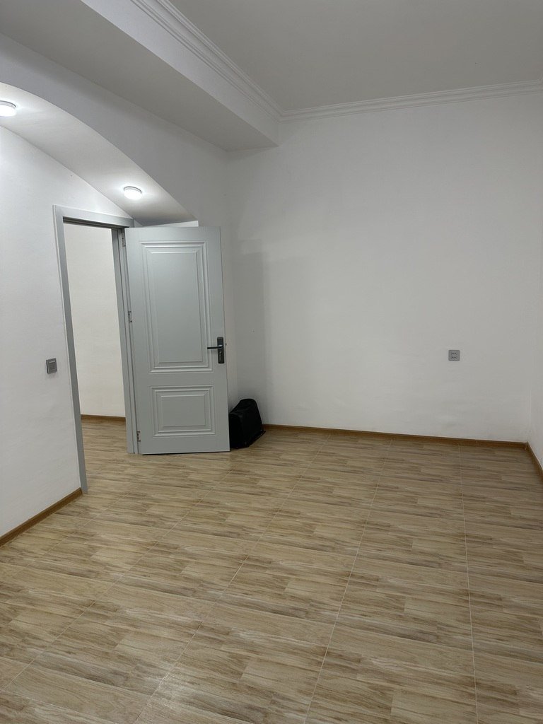 55 m<sup>2</sup> ofis icarəyə verilir, 28 May m.-9