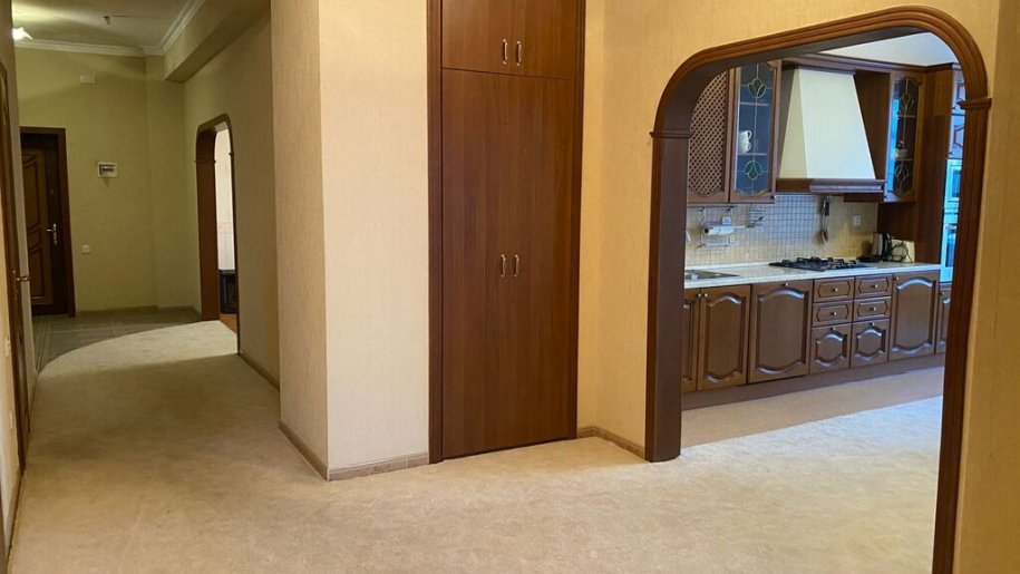 Satılır 3 otaqlı yeni tikili, 254 m², 28 May m.-9