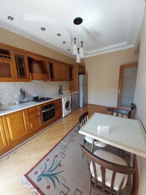 Kirayə verilir 2 otaqlı yeni tikili, 90 m², 28 May m.-6