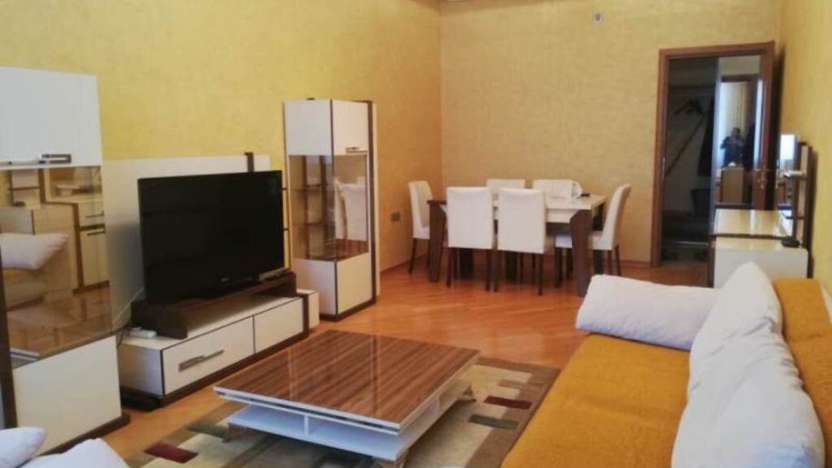 Kirayə verilir 3 otaqlı yeni tikili, 130 m², 8 noyabr-2