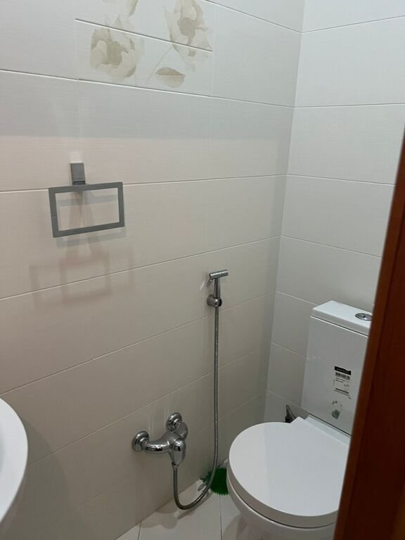 Kirayə verilir 3 otaqlı yeni tikili, 130 m², 8 noyabr-11