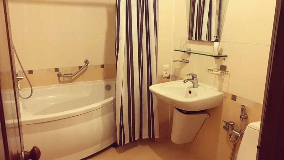 Kirayə verilir 4 otaqlı köhnə tikili, 140 m², İçərişəhər m.-8