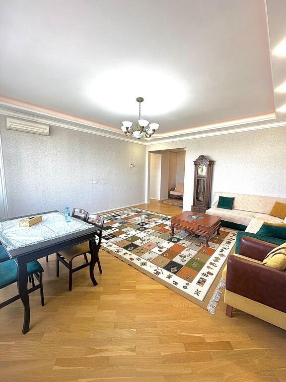 Kirayə verilir 3 otaqlı yeni tikili, 145 m², Elmlər Akademiyası m.-1