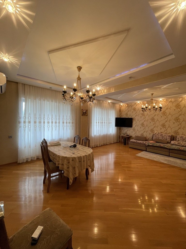 Satılır 4 otaqlı köhnə tikili, 100 m², Azadlıq Prospekti m.-1