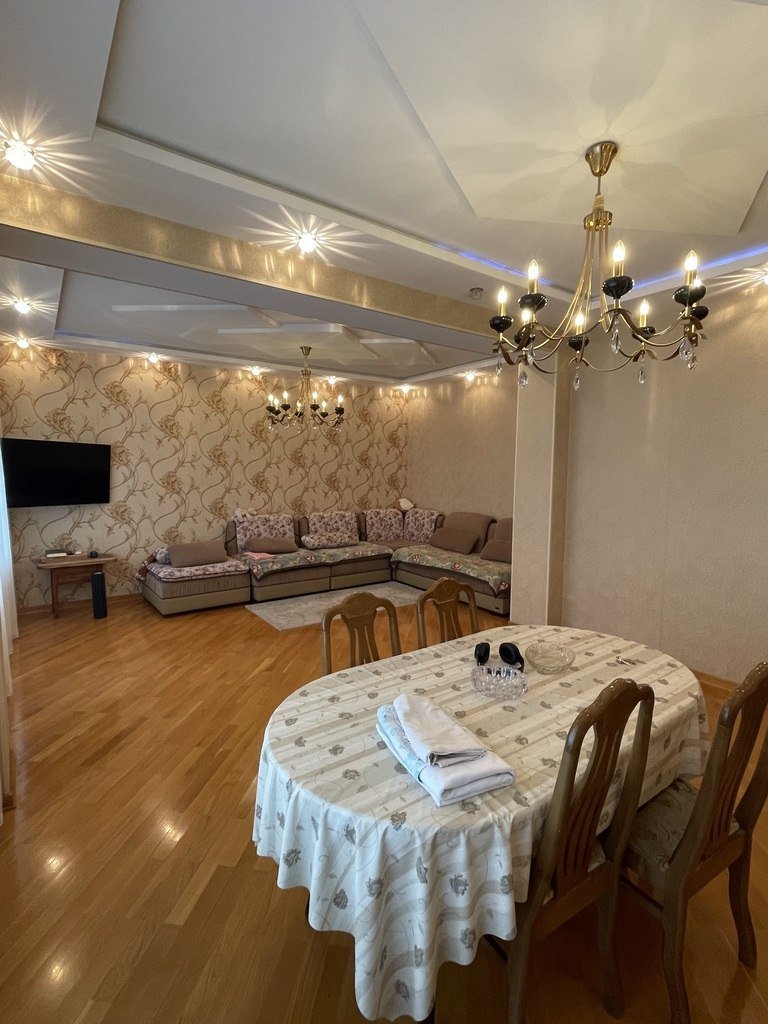Satılır 4 otaqlı köhnə tikili, 100 m², Azadlıq Prospekti m.-2