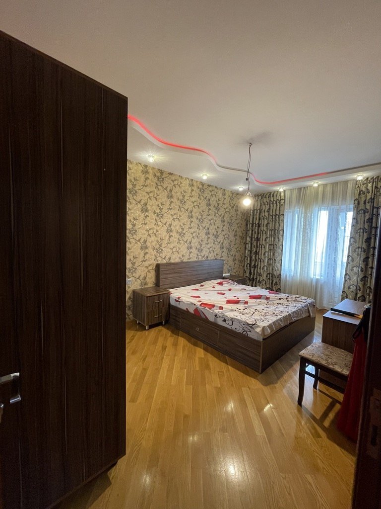 Satılır 4 otaqlı köhnə tikili, 100 m², Azadlıq Prospekti m.-3