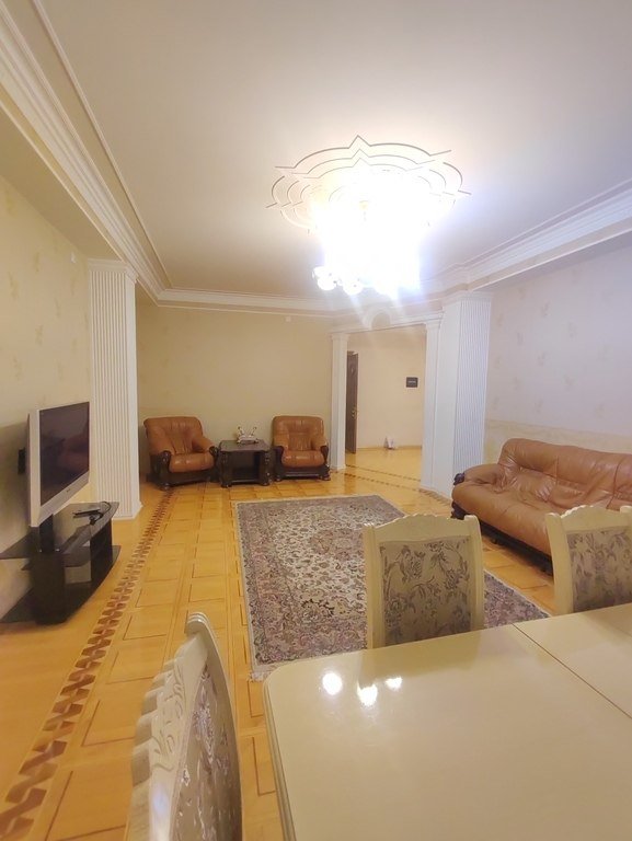 Kirayə verilir 4 otaqlı yeni tikili, 220 m², Gənclik m.-1