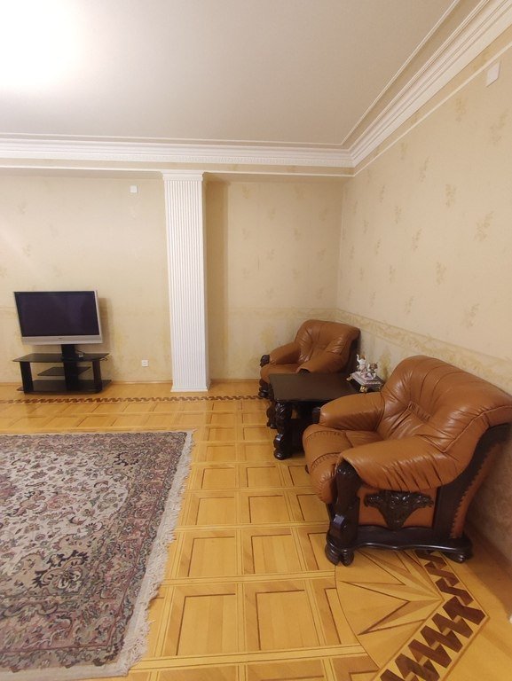 Kirayə verilir 4 otaqlı yeni tikili, 220 m², Gənclik m.-2