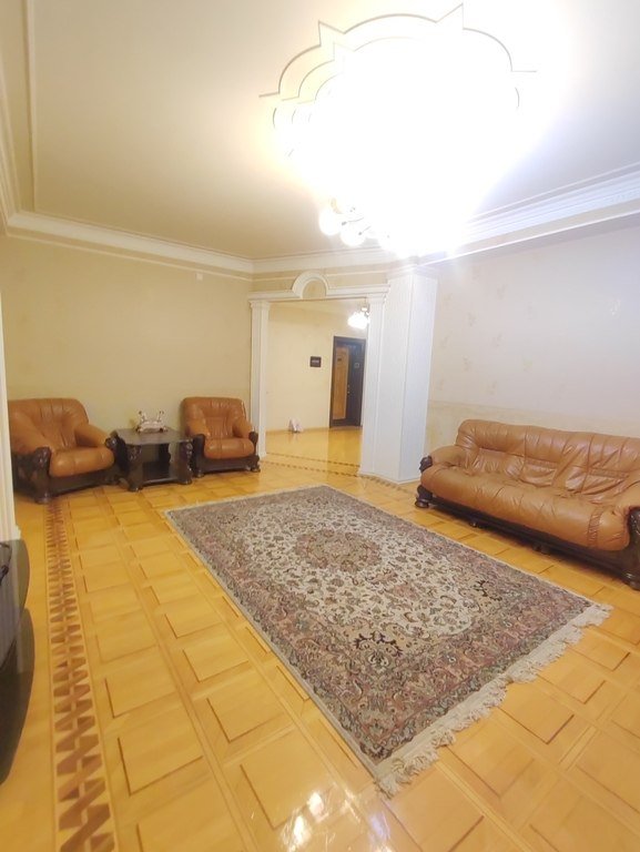Kirayə verilir 4 otaqlı yeni tikili, 220 m², Gənclik m.-4