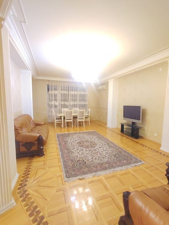 Kirayə verilir 4 otaqlı yeni tikili, 220 m², Gənclik m.-5