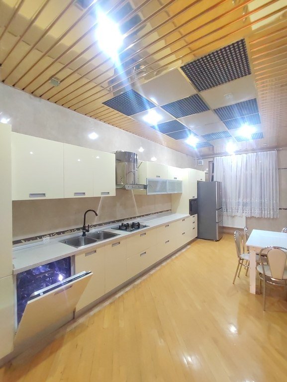 Kirayə verilir 4 otaqlı yeni tikili, 220 m², Gənclik m.-7