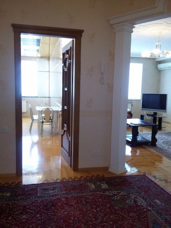 Kirayə verilir 4 otaqlı yeni tikili, 220 m², Gənclik m.-24