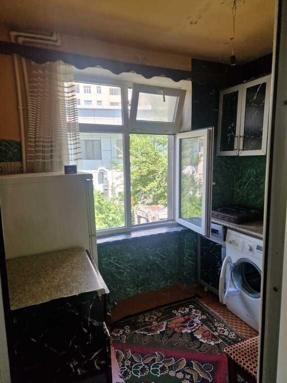 Satılır 2 otaqlı köhnə tikili, 55 m², Qara Qarayev m.-5